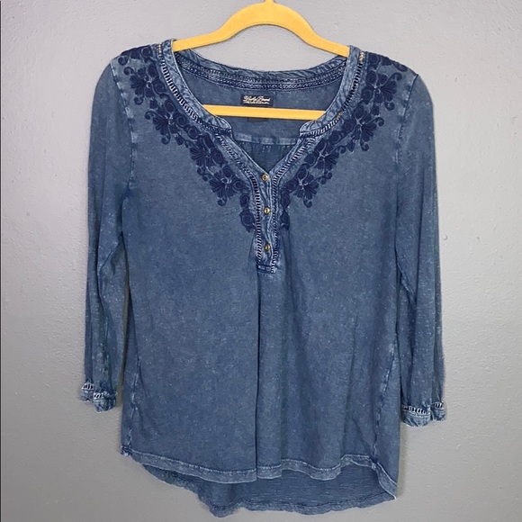 Lucky Brand Tops - Lucky Brand I Blue Denim Embroidered 3/4 Blouse M
